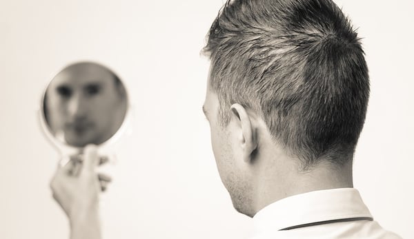 Leaders-Get-a-Mirror