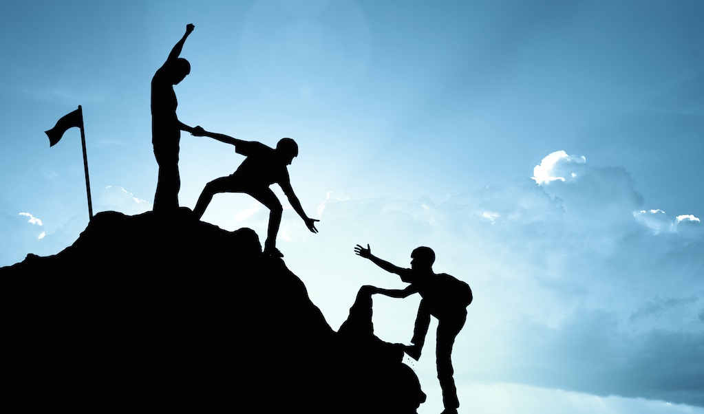 6 RealLife Examples of How Senior Managers Lead by Example